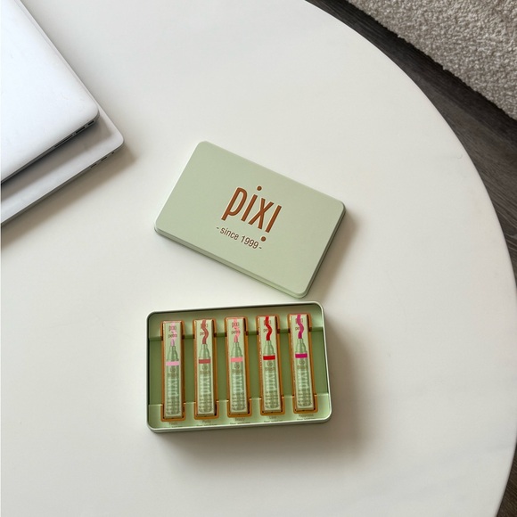 New Pixi Lip Blush Collection in Stylish Tin - Picture 3 of 4
